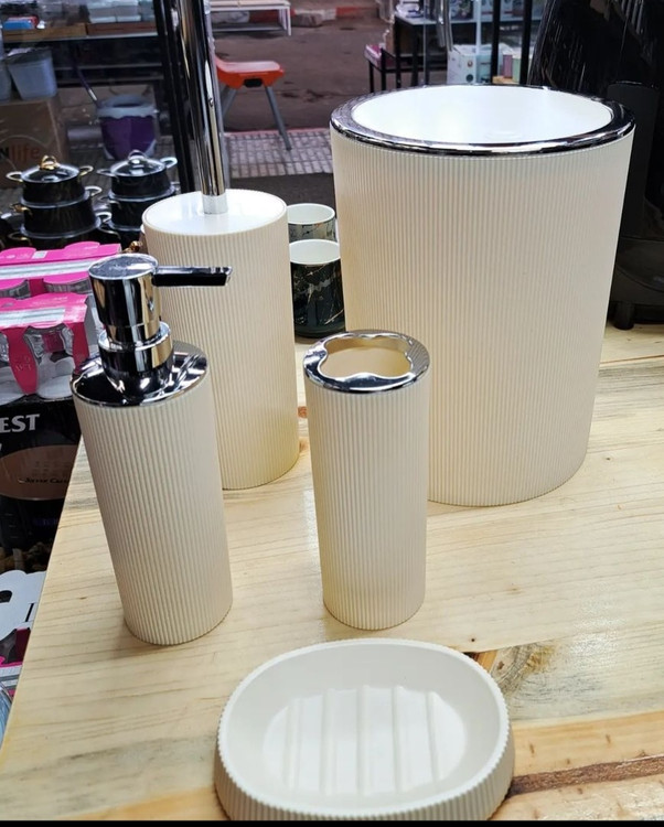 ست بهداشتی ۵ تیکه رنگکرم